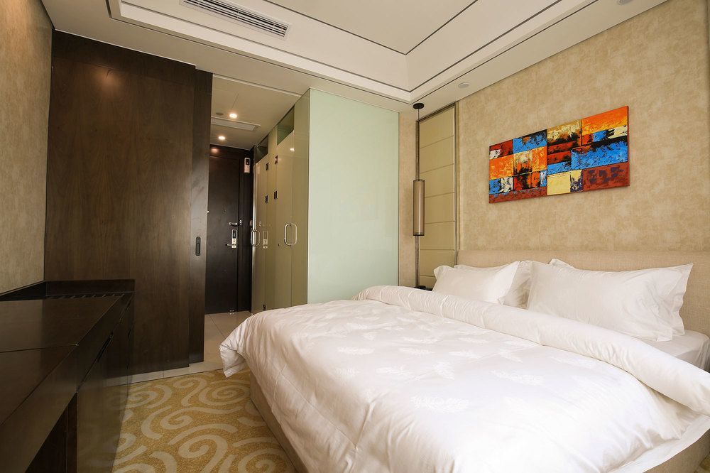 Crown Crystal Hotel Shanghai Exterior photo