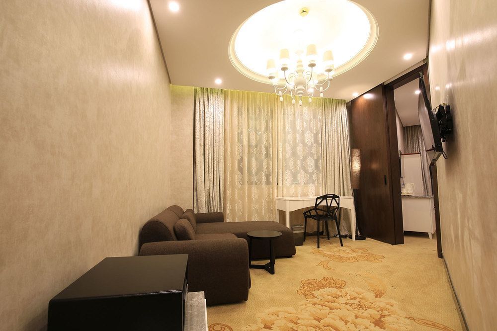 Crown Crystal Hotel Shanghai Exterior photo